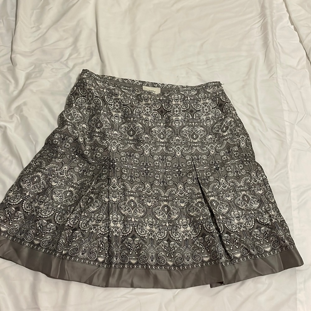 🛍️GUC Silk like loft skirt w/ sewn in slip size 8p 272